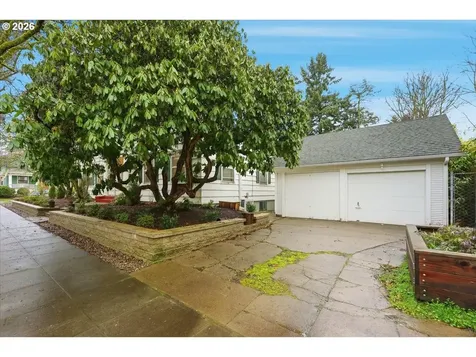 2451 SE Salmon Street Portland OR 97214