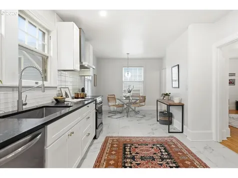 2451 SE Salmon Street Portland OR 97214