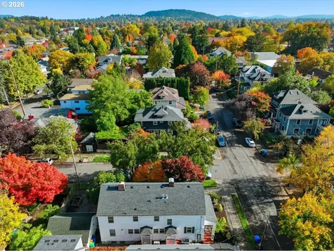 2451 SE Salmon Street Portland OR 97214