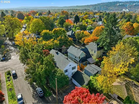 2451 SE Salmon Street Portland OR 97214
