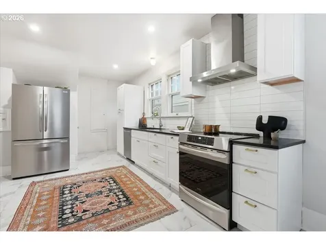 2451 SE Salmon Street Portland OR 97214