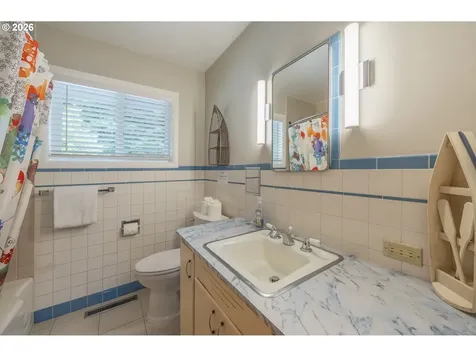 2170 NE Lake Drive Lincoln City OR 97367