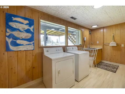 2170 NE Lake Drive Lincoln City OR 97367
