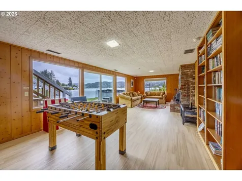 2170 NE Lake Drive Lincoln City OR 97367