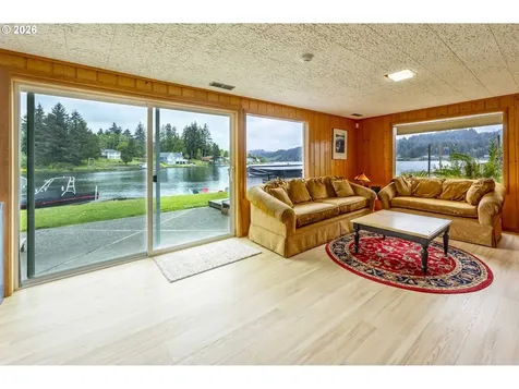 2170 NE Lake Drive Lincoln City OR 97367