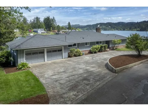 2170 NE Lake Drive Lincoln City OR 97367