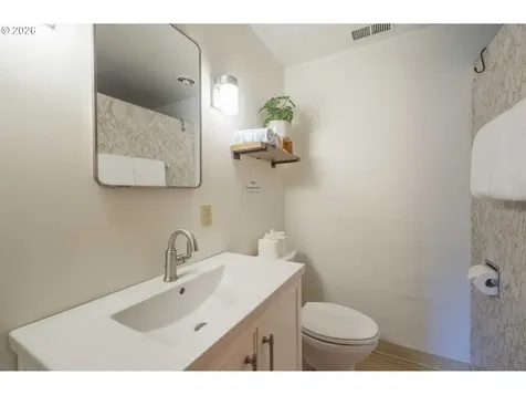 2170 NE Lake Drive Lincoln City OR 97367