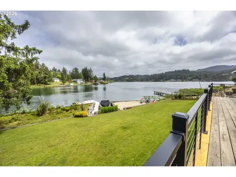 2170 NE Lake Drive Lincoln City OR 97367