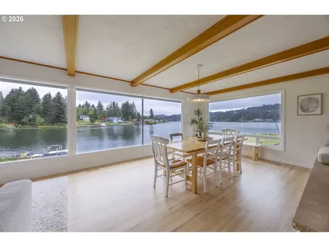 2170 NE Lake Drive Lincoln City OR 97367