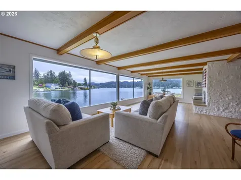 2170 NE Lake Drive Lincoln City OR 97367