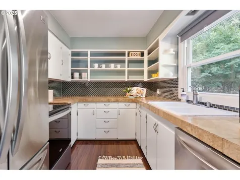7585 SW 71st Avenue Portland OR 97223