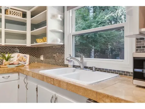 7585 SW 71st Avenue Portland OR 97223