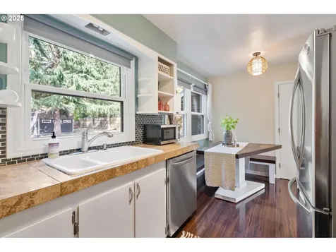7585 SW 71st Avenue Portland OR 97223