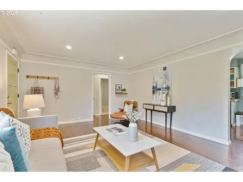 7585 SW 71st Avenue Portland OR 97223