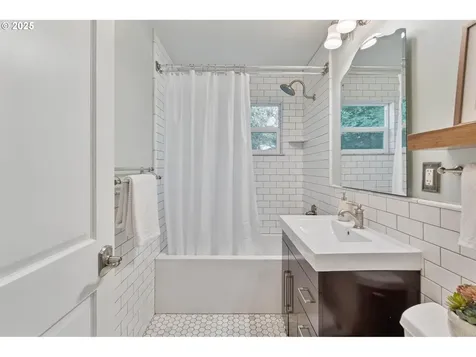 7585 SW 71st Avenue Portland OR 97223