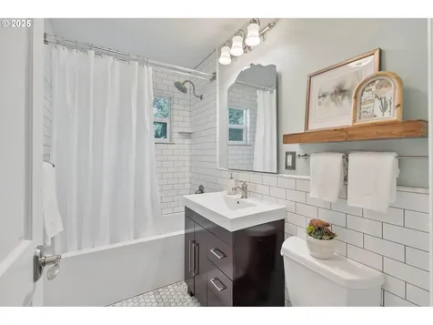 7585 SW 71st Avenue Portland OR 97223