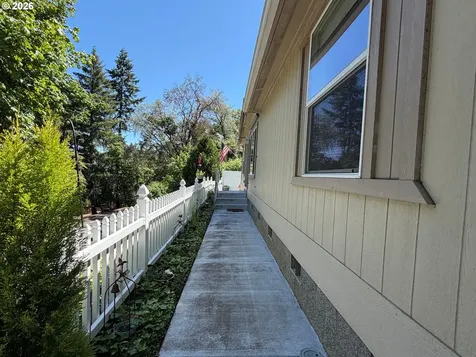 2383 W Military Avenue Roseburg OR 97471