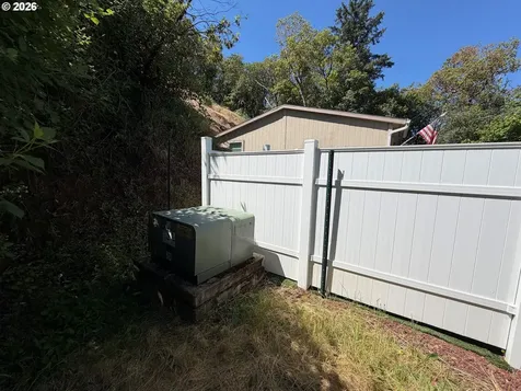 2383 W Military Avenue Roseburg OR 97471