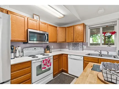 3318 Pinyon Street Springfield OR 97478