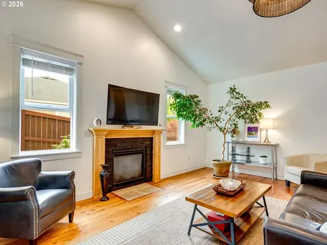 2695 NW Mount Ashland Drive Mcminnville OR 97128