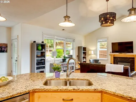 2695 NW Mount Ashland Drive Mcminnville OR 97128