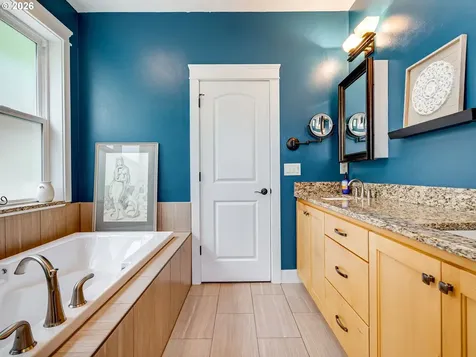 2695 NW Mount Ashland Drive Mcminnville OR 97128