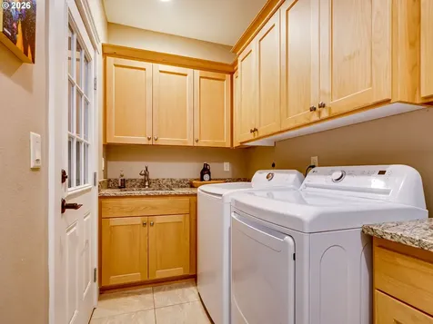 2695 NW Mount Ashland Drive Mcminnville OR 97128