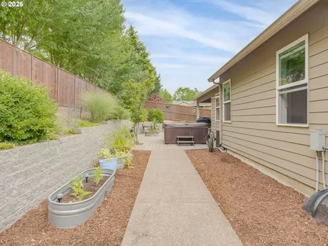 2695 NW Mount Ashland Drive Mcminnville OR 97128