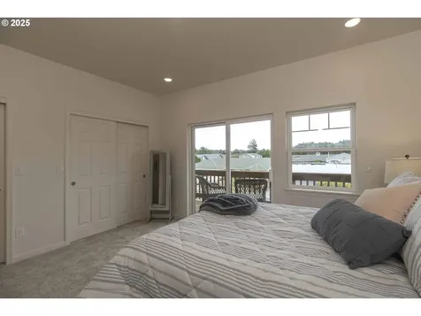 1575 37th Street Florence OR 97439