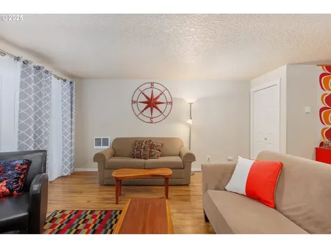 129 SW Dolphin Street Newport OR 97365