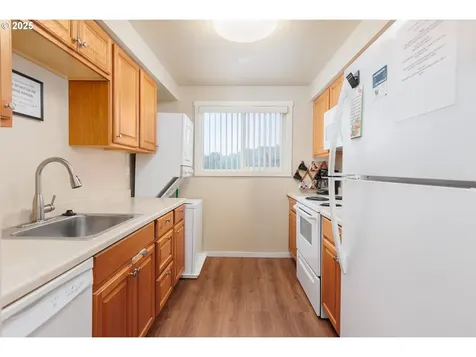 129 SW Dolphin Street Newport OR 97365
