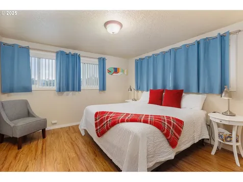 129 SW Dolphin Street Newport OR 97365