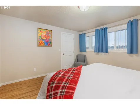 129 SW Dolphin Street Newport OR 97365