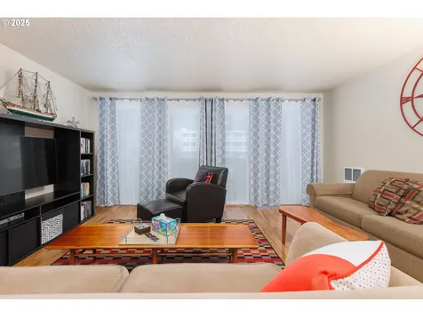 129 SW Dolphin Street Newport OR 97365