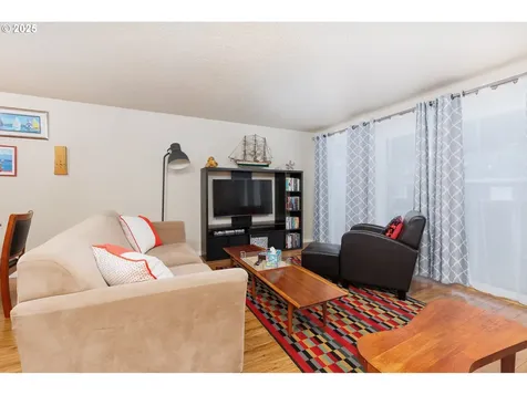 129 SW Dolphin Street Newport OR 97365
