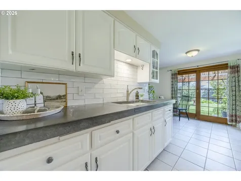 1116 Pleasant Street Springfield OR 97477