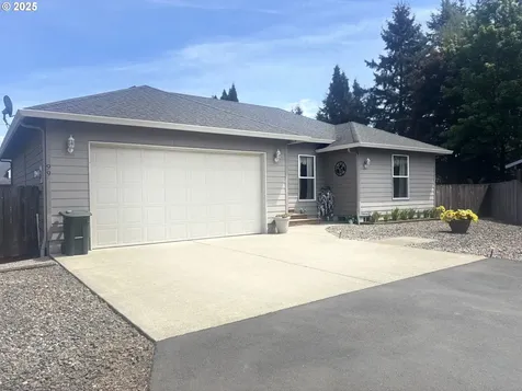99 Rainbow Way Kelso WA 98626