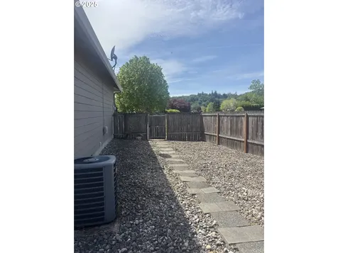99 Rainbow Way Kelso WA 98626