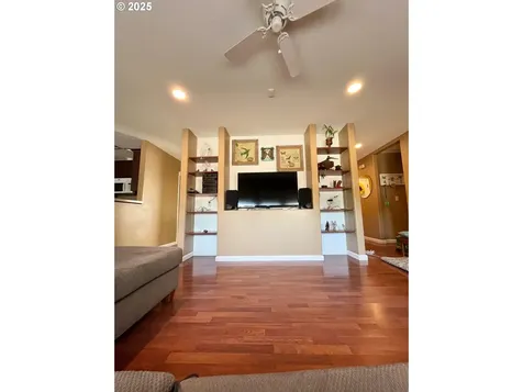 99 Rainbow Way Kelso WA 98626