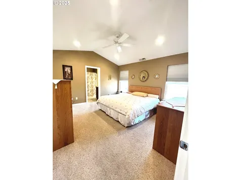 99 Rainbow Way Kelso WA 98626