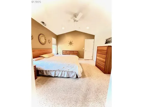 99 Rainbow Way Kelso WA 98626