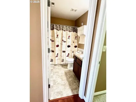 99 Rainbow Way Kelso WA 98626
