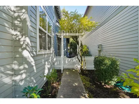 9926 NW Justus Lane Portland OR 97229