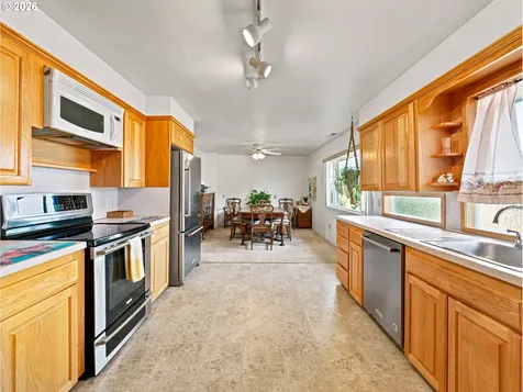 13606 S Vick Road Molalla OR 97038