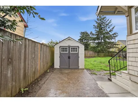 1644 N Ainsworth Street Portland OR 97217