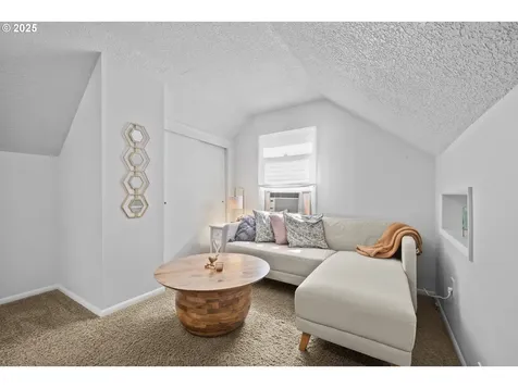 5811 SE 23rd Avenue Portland OR 97202
