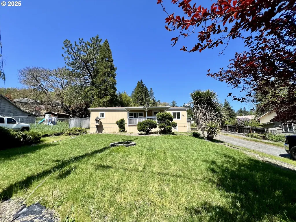 580 Geary Drive Canyonville OR 97417