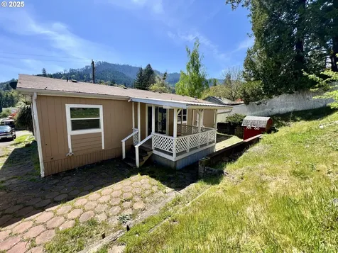 580 Geary Drive Canyonville OR 97417