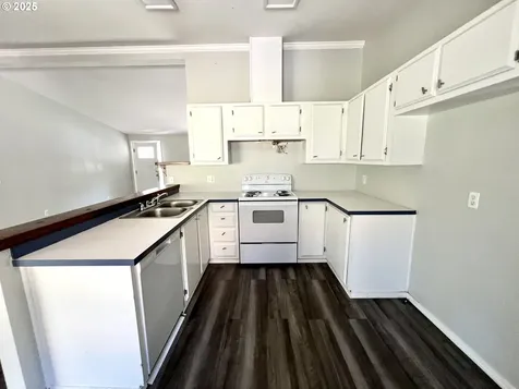 580 Geary Drive Canyonville OR 97417