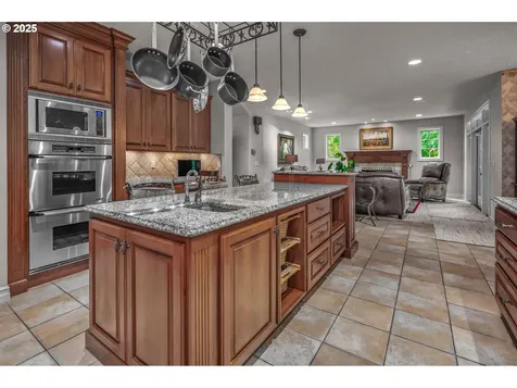 3329 SW Ridgewood Avenue Portland OR 97225